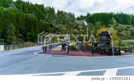桜咲く季節 観光スポット 霊台橋周辺風景 (熊本県下益城郡美里町) 桜咲く季節 観光スポット 霊台橋周辺風景 (熊本県下益城郡美里町) 109805261