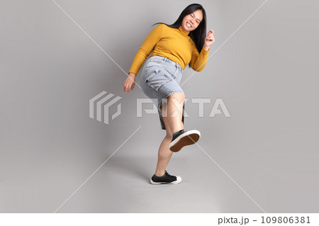 Southeast Asian Woman Southeast Asian Woman 109806381