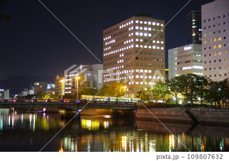 京橋川河畔の夜景 京橋川河畔の夜景 109807632