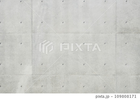 コンクリートの壁の背景素材 b-3-1 引き 明るめ コンクリートの壁の背景素材 b-3-1 引き 明るめ 109808171