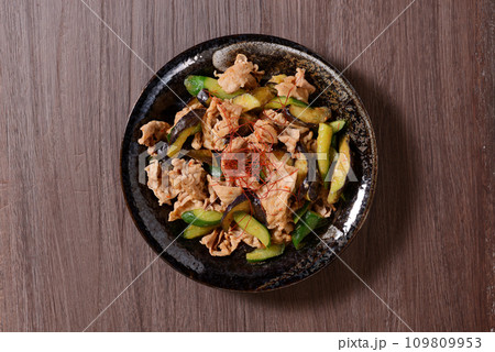 茄子と胡瓜と豚肉のピリ辛味噌炒め 茄子と胡瓜と豚肉のピリ辛味噌炒め 109809953