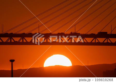 《神奈川県》横浜港湾の夜明け 109810268