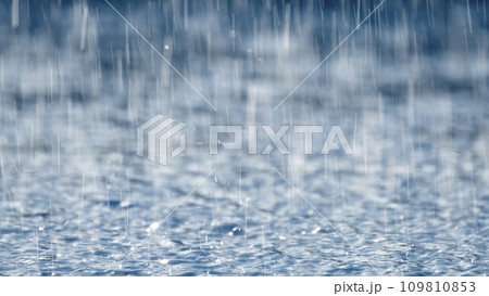 激しく降る雨のイメージ 109810853