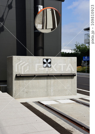 LRT終着駅の車止め LRT終着駅の車止め 109810923