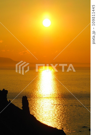 小樽祝津パノラマ展望台から見える夕陽 小樽祝津パノラマ展望台から見える夕陽 109811445