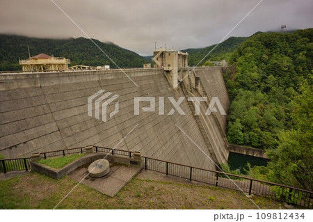 金山ダムの堤体 金山ダムの堤体 109812434