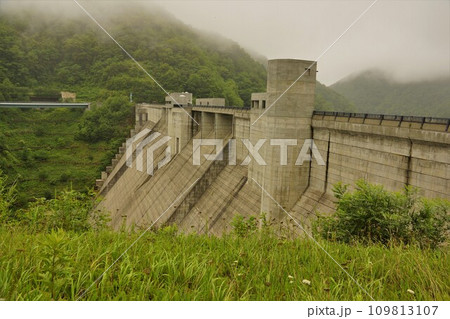 札内川ダムの堤体 札内川ダムの堤体 109813107