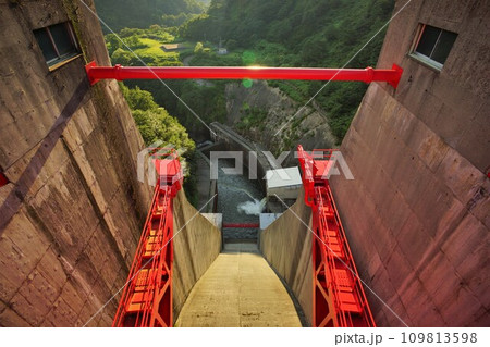 加治川治水ダムのラジアルゲート 加治川治水ダムのラジアルゲート 109813598