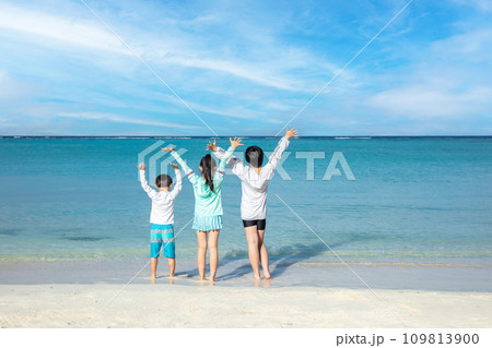 南国ビーチと子ども　Tropical beach and children 109813900