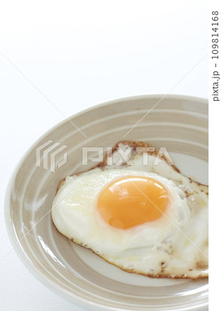 目玉焼き 目玉焼き 109814168