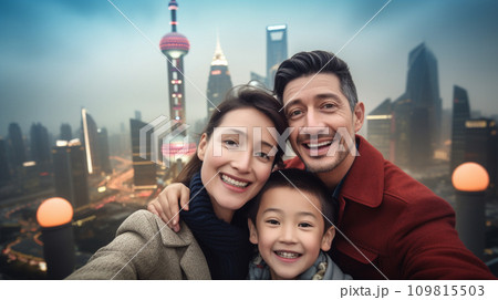 Happy chinese family selfie at the city...のイラスト素材 [109815503] - PIXTA