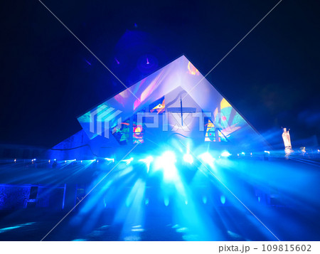 ライトアップされたサビエル記念聖堂 109815602