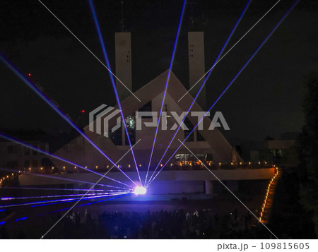 ライトアップされたサビエル記念聖堂 109815605