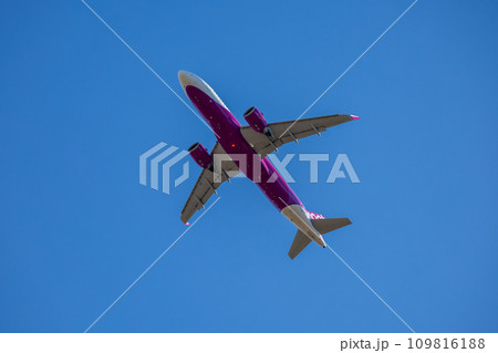 成田空港を離陸した旅客機・ピーチ航空・A320 109816188