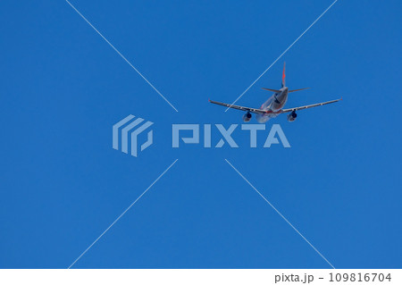 成田空港を離陸した旅客機・ジェットスターA320 109816704