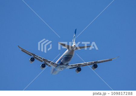 航空貨物・AIR CARGO/成田空港を離陸する旅客機・ボーイング747・Nippon Cargo 109817288