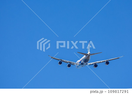 航空貨物・AIR CARGO/成田空港を離陸する旅客機・ボーイング747・Nippon Cargo 109817291