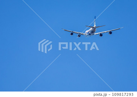 航空貨物・AIR CARGO/成田空港を離陸する旅客機・ボーイング747・Nippon Cargo 109817293