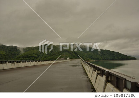 忠別ダムの天端 109817386