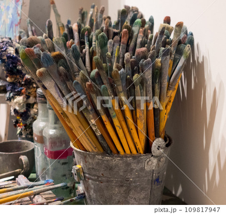 使い込まれた絵筆 使い込まれた絵筆 109817947