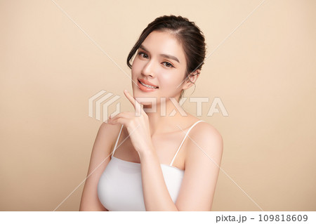 Beautiful young asian woman with clean fresh skin on beige background, Face care, Facial treatment, Cosmetology, beauty and spa, Asian women portrait. 109818609