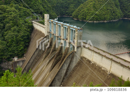 佐久間ダムの堤体 109818836