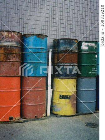 フィルムカメラで撮ったドラム缶 フィルムカメラで撮ったドラム缶 109819210