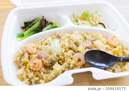 美味しい海鮮チャーハン弁当 美味しい海鮮チャーハン弁当 109819575