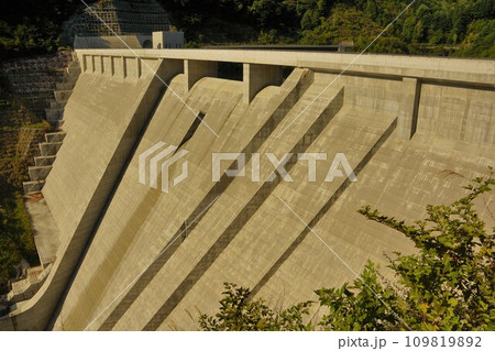 丹生川ダムの堤体 丹生川ダムの堤体 109819892