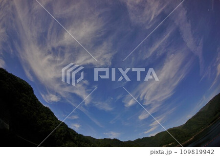 丹生川ダム上空の青空 丹生川ダム上空の青空 109819942