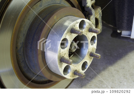 自動車のホイールスポークとブレーキキャリパーの干渉回避等の目的で装着する場合がある汎用スペーサー 自動車のホイールスポークとブレーキキャリパーの干渉回避等の目的で装着する場合がある汎用スペーサー 109820292