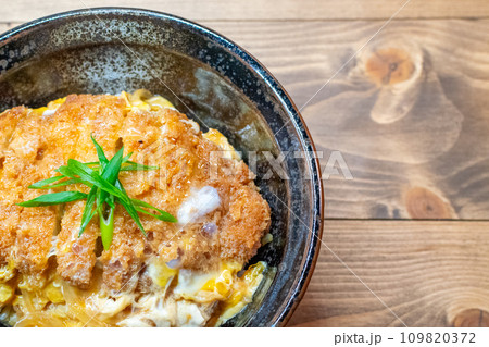 卵とじカツ丼 卵とじカツ丼 109820372