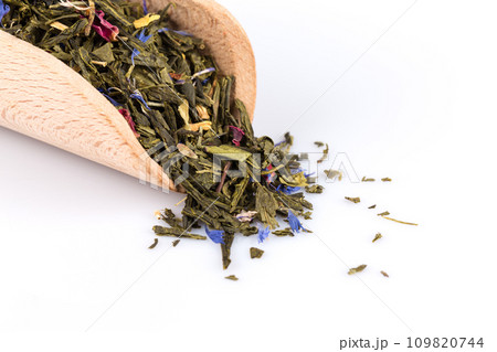 Flavoured green tea isolated 109820744
