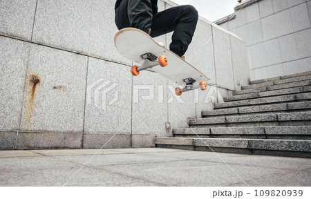 Skateboarder skateboarding in modern city Skateboarder skateboarding in modern city 109820939