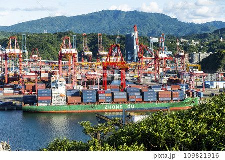 The container ship docked at the port of Keelung, Taiwan for loading. 109821916
