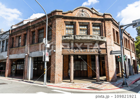 Building view of the Heritage and Culture Education Center of Taipei (the historic Bopiliao area), Taiwan. One of the only remaining streets of the Qing Dynasty in Taipei. 109821921