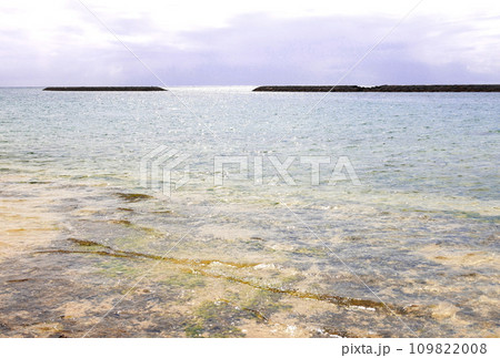 沖縄県石垣島のマエサトビーチから見える風景 109822008