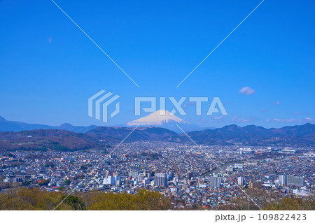 春の神奈川県秦野市の弘法山公園の権現山展望台から西側の眺望(秦野市,富士山,矢倉岳,高松山など) 春の神奈川県秦野市の弘法山公園の権現山展望台から西側の眺望(秦野市,富士山,矢倉岳,高松山など) 109822423