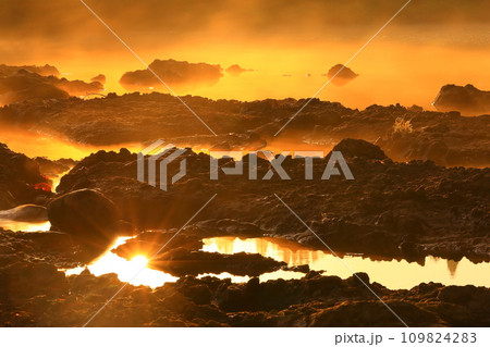 岩手県花巻市　秋の平良木の立岩 109824283