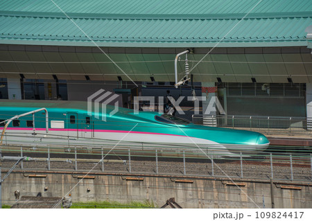 東京駅で待機する新幹線車両 東京駅で待機する新幹線車両 109824417