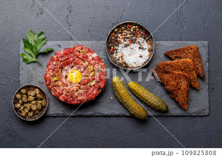 Savory beef tartare and brown bread toasts Savory beef tartare and brown bread toasts 109825808