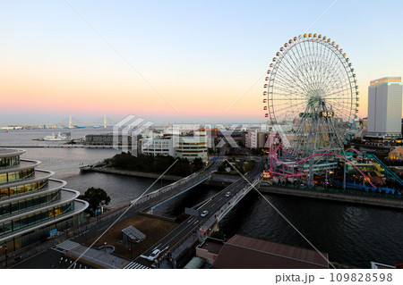 夕暮れのみなとみらい 109828598