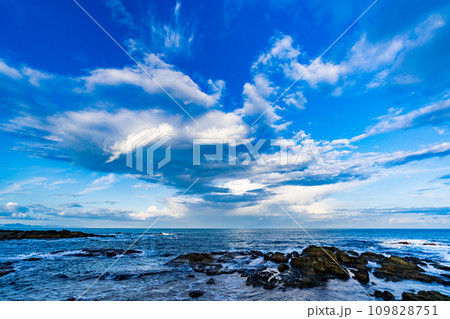 京都　丹後半島　海岸風景 109828751