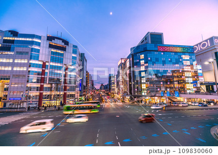 日本の東京都市景観 師走・錦糸町駅前などを望む 109830060