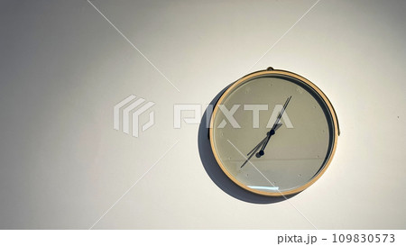 Clean modern clock hanging on the wall 109830573