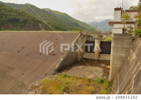 多々良木ダムのゲート 109831142