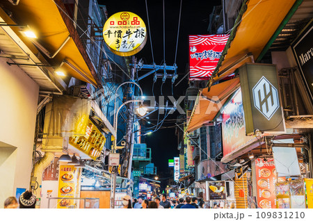 台湾　士林夜市　※一部ソフトフォーカス 109831210
