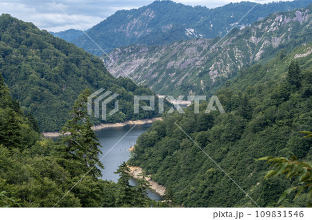 国道352号線から望む初秋の奥只見湖 国道352号線から望む初秋の奥只見湖 109831546