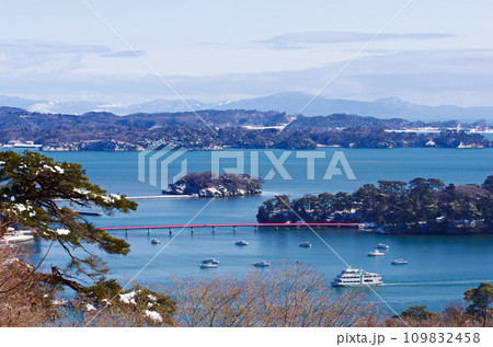 冬の日本三景松島（宮城県松島町） 109832458
