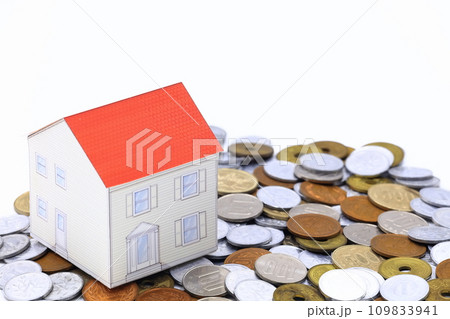 住宅とお金のイメージ 109833941